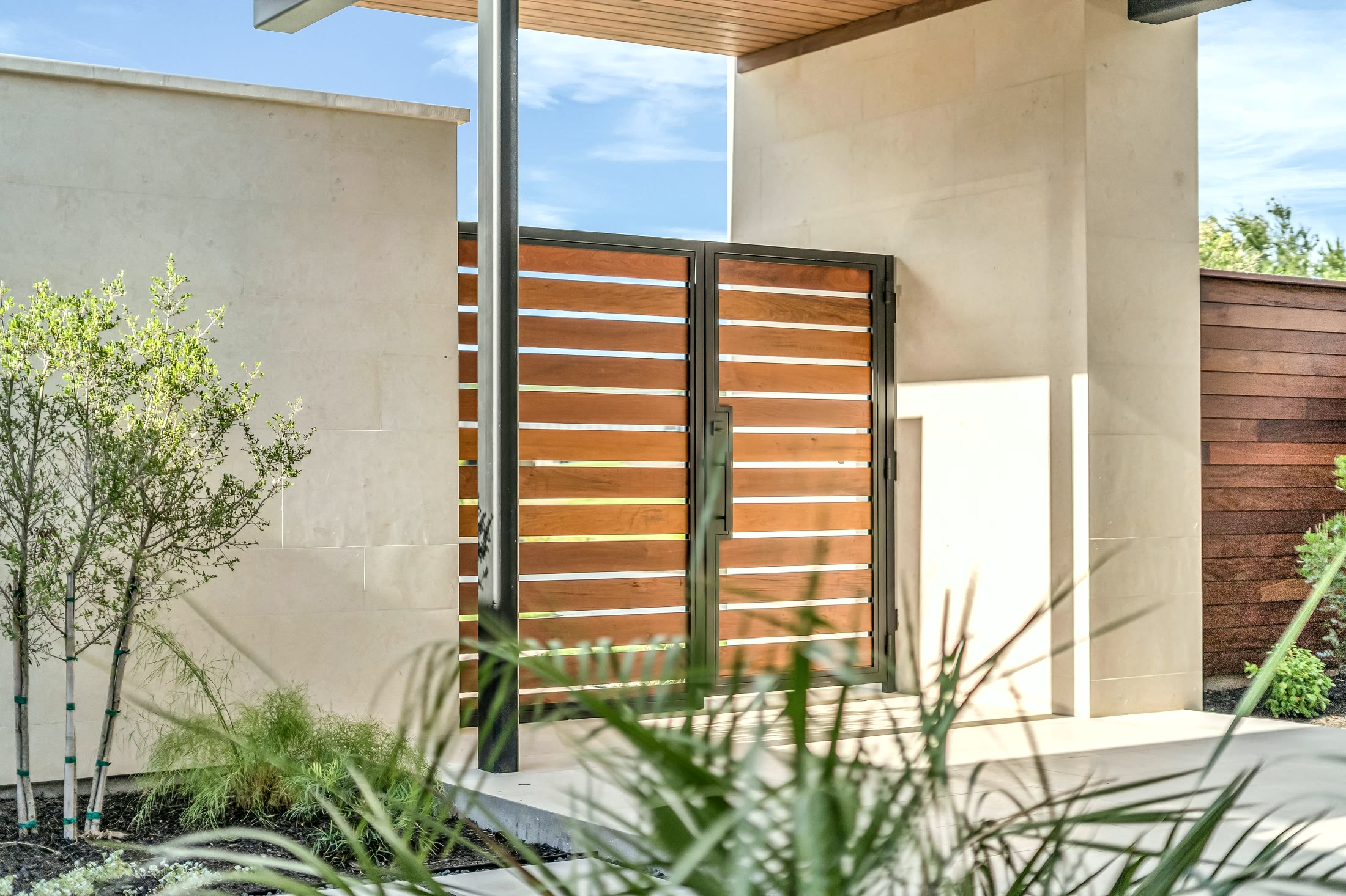 Entry courtyard detail at 1043 Overlook Parkway
